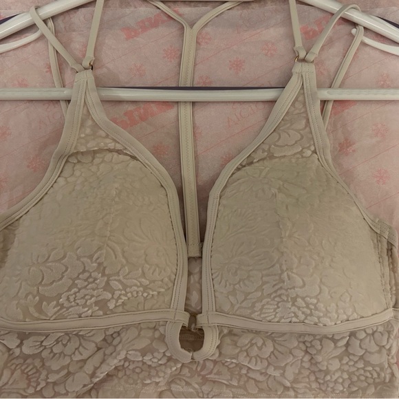 Various Styles of Bras - Picture 14 of 16